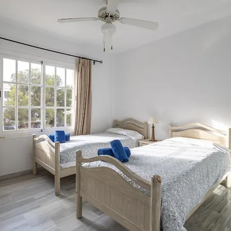 Flores 5 - Large Townhouse Holiday home