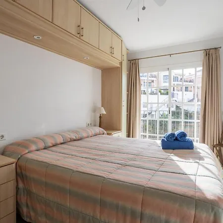 Flores 5 - Large Townhouse Holiday home