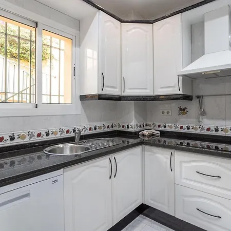 Flores 5 - Large Townhouse * Nerja