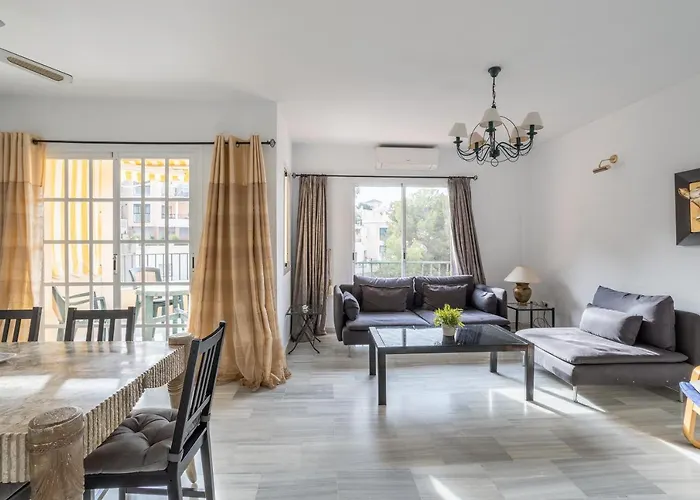 Flores 5 - Large Townhouse 度假居 内尔哈