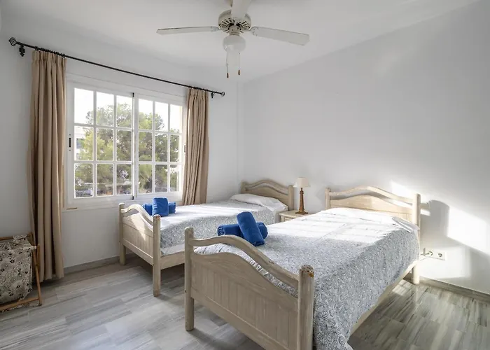 Flores 5 - Large Townhouse Holiday home