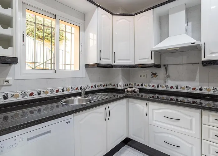 Flores 5 - Large Townhouse * Nerja