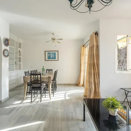 Дом отдыха Flores 5 - Large Townhouse *