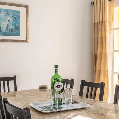 Flores 5 - Large Townhouse Дом отдыха *